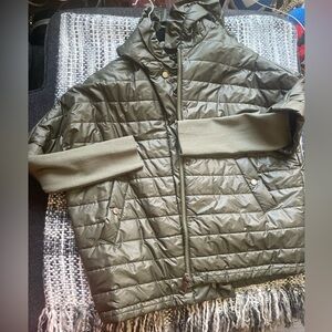 Light jacket. Ladies size M, color:olive. 🫒🫒🫒
